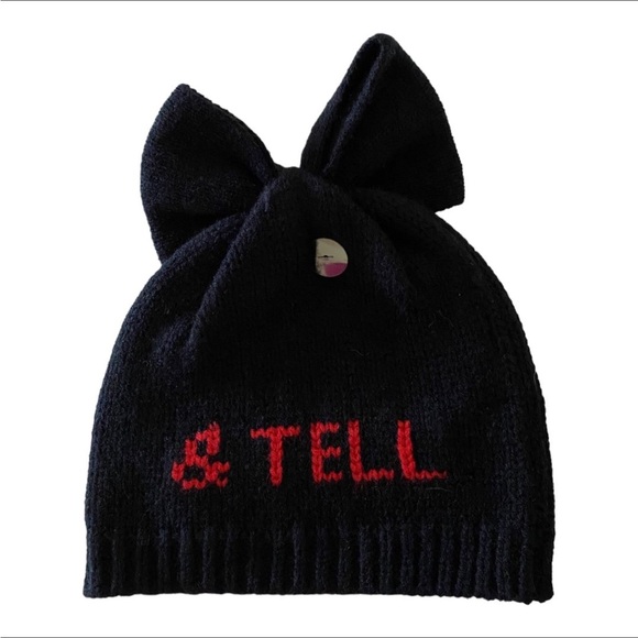 Betsy Johnson Kiss and Tell Bow Beanie Black Knit Hat Size S - Picture 2 of 2